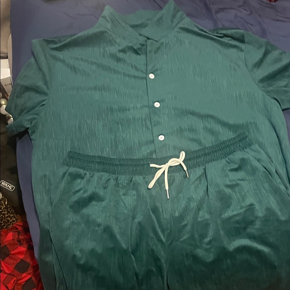 SHEIN Men's Green Button-Up Set
